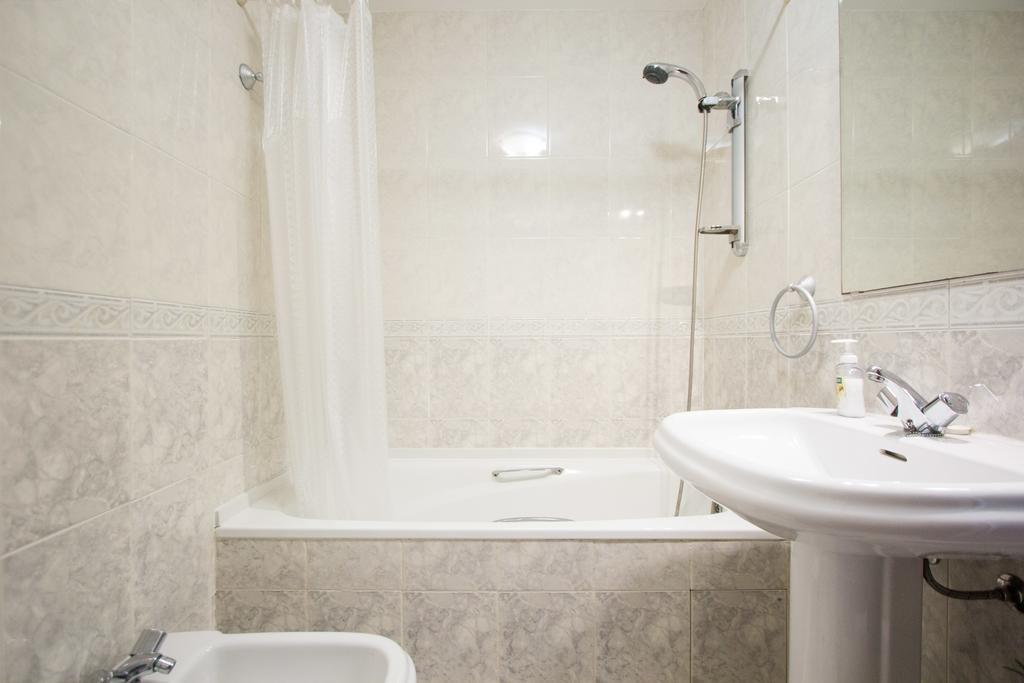 Spacious Apartment In リスボン エクステリア 写真